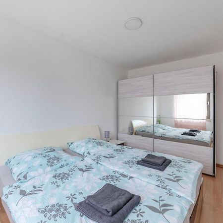 Schoene, Moeblierte Wohnung Mit Balkon Und Tiefgarage Düsseldorf Eksteriør billede