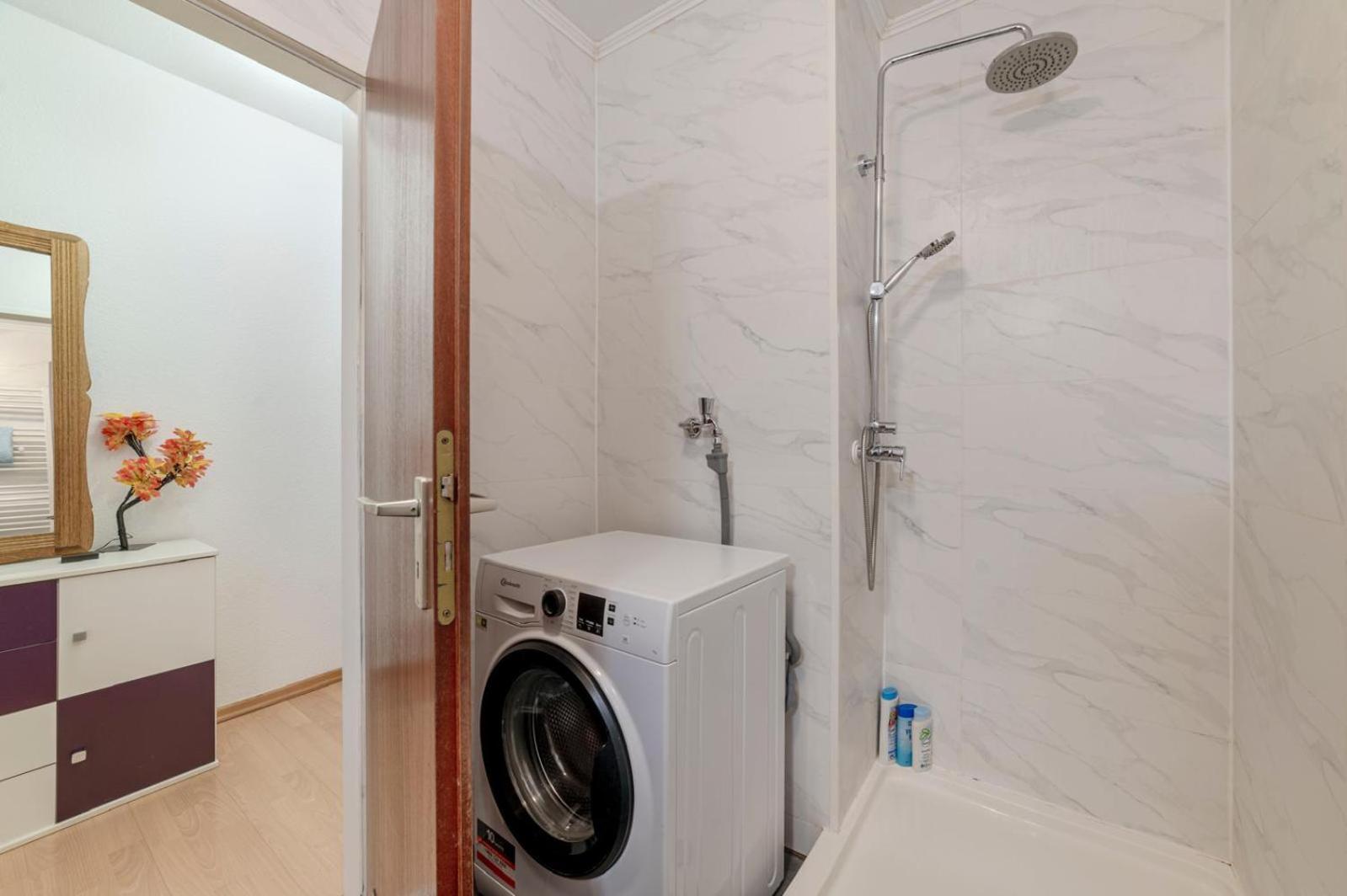 Schoene, Moeblierte Wohnung Mit Balkon Und Tiefgarage Düsseldorf Eksteriør billede