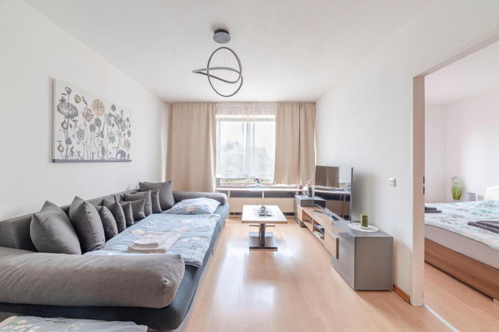 Schoene, Moeblierte Wohnung Mit Balkon Und Tiefgarage Düsseldorf Eksteriør billede