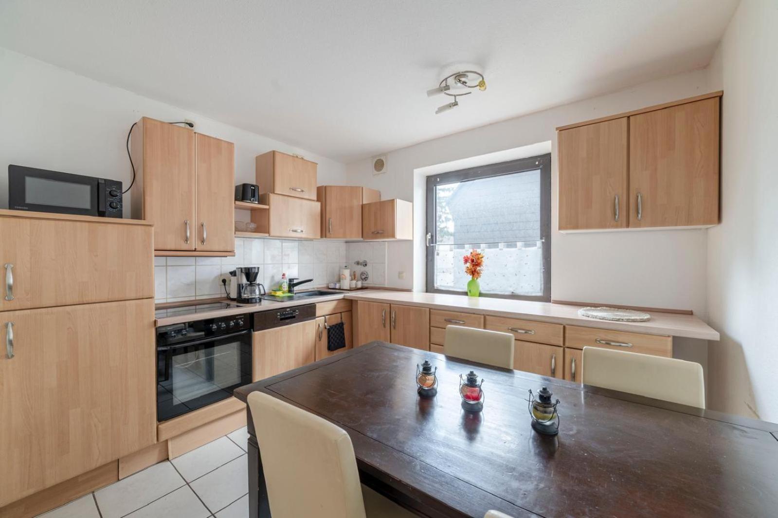 Schoene, Moeblierte Wohnung Mit Balkon Und Tiefgarage Düsseldorf Eksteriør billede